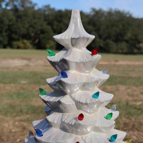 Árbol de Navidad vintage de cerámica blanca perla Arnels iluminado con base - Imagen 2 de 8