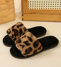 Women’s Size 8.5-9 Leopard Faux Fur Slippers Open Toed House Shoes