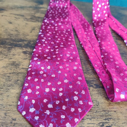 Jaeger Red Flower Pattern Silk Tie - Picture 2 of 6