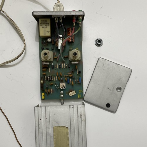 Vintage Dual Modulated Remote Control Transmitter Model R201-LV - Picture 5 of 7