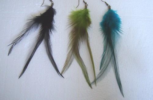 FEATHER EARRINGS: 3 SINGLE FEATHERS CLIP-ON MR. T FANCY DRESS - Picture 3 of 4