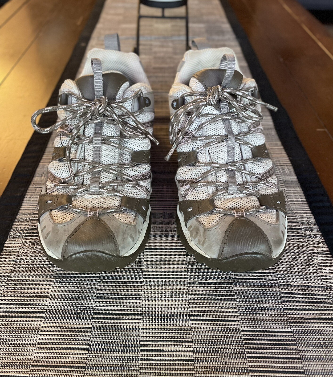 Scarpe da ginnastica USA Merrell taglia 9 colore rosa elefante J58282