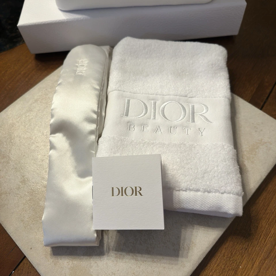 Dior Platinum VIP Gift Hyalushot Correcter, Vanity Case, Face towel, Hairband - Image 2 of 4