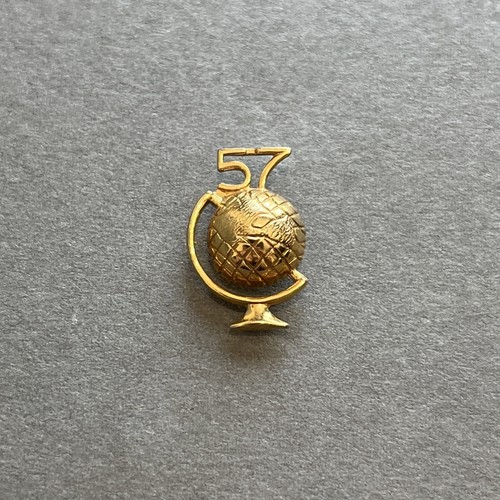 Spilla bavero globo mondiale vintage 1957 metallo tono oro da collezione - Foto 2 di 15