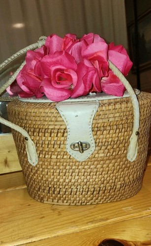 Vintage RED ROSE Woven Handbag TWIST LOCK OVAL PURSE Made In Hong Kong Whimsy - Picture 6 of 23