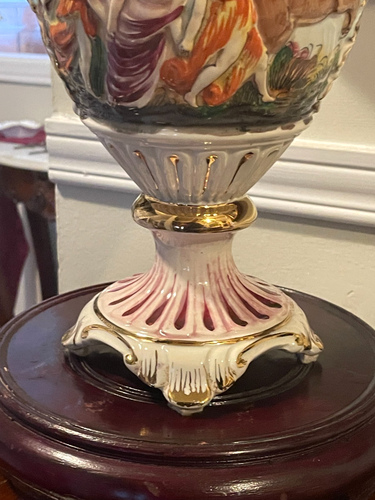 Beautiful Capodimonte Cherubs 12.5” Hand painted Vase, made in Italy - Picture 4 of 12