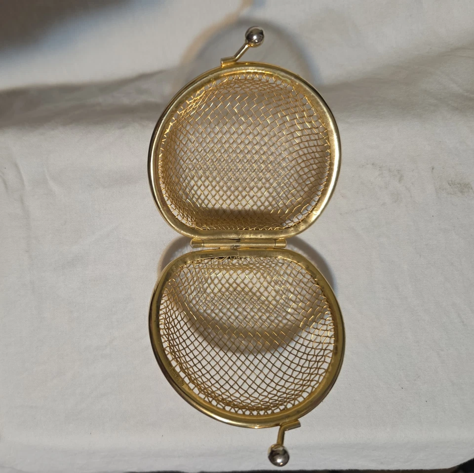 Gaiola de bolsa de moedas vintage malha tom dourado, trava de beijo fio de metal raro Hong Kong - Imagem 3 de 4