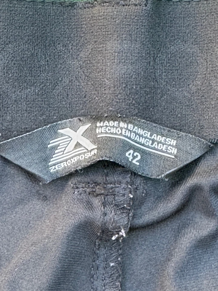 Lote de 2 pantalones cortos de viaje Zeroxposur para hombre talla 42. Foto 3 de 4