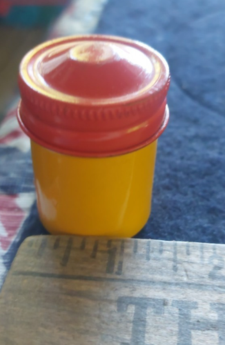 Vintage Kodak Yellow & Red 35mm Metal Camera Film Canister Tin VG+ - Picture 9 of 9