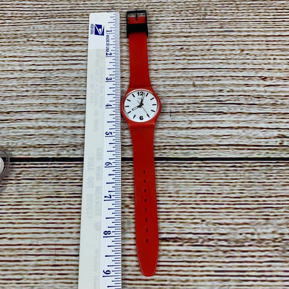Reloj Swatch Hecho en Suiza Rojo Informal Cuarzo GR162 Con Caja Original y Recibo Foto 3 de 4
