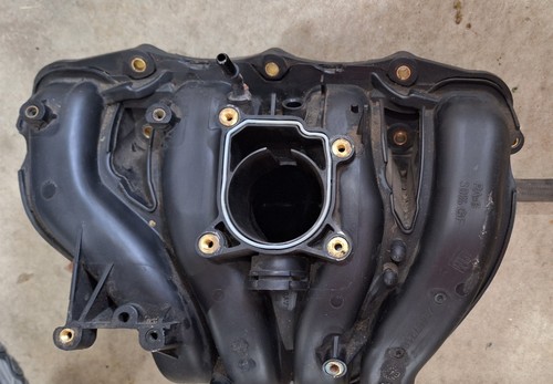 2002-2005 Chevy CAVALIER/ Pontiac Sunfire INTAKE MANIFOLD 2.2L VIN F - Picture 2 of 9