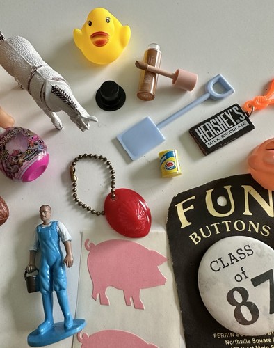 90 TRINKETS LOT Letter Press Tray Miniatures Collection JUNK DRAWER FUN VTG TOYS - Picture 5 of 14