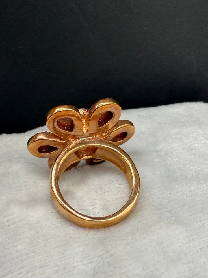 Anillo Moderno Flor Piedra Dorada Estrás Naranja Acero Inoxidable Talla 8.25 Foto 3 de 4