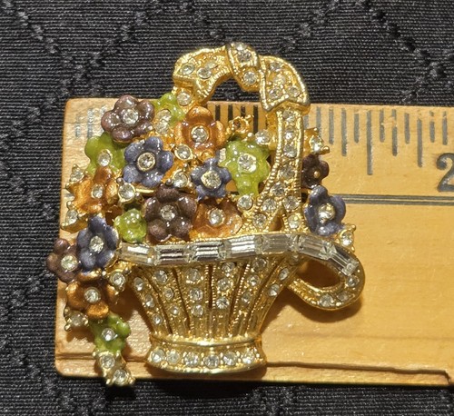 VTG Gold Tone Flower Basket Rhinestone Enamel Brooch Granny Core 1.5" - Picture 4 of 4