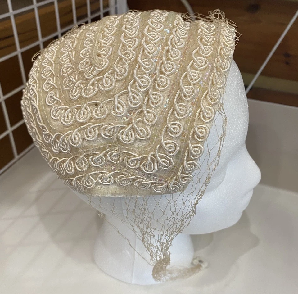 Sombrero de boda vintage años 40 con velo marfil lentejuelas Evelyn Varon?? Foto 2 de 4