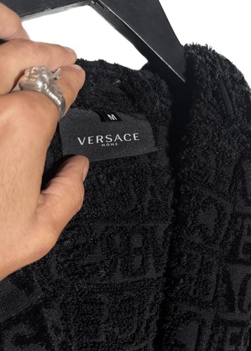Versace Kids Black I Love Baroque Logo Bathrobe - MEDIUM - Picture 5 of 8