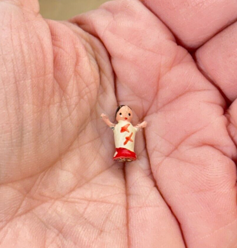 Piccola bambola Kokeshi in miniatura vintage, figura in legno e filo, dipinta, 5/8" - Foto 2 di 5