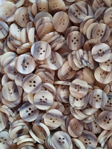 100 x 15 mm 24L beige braun gestreiftes Tier 4 Loch Knöpfe + ein kostenloses Geschenk - Bild 4 von 5