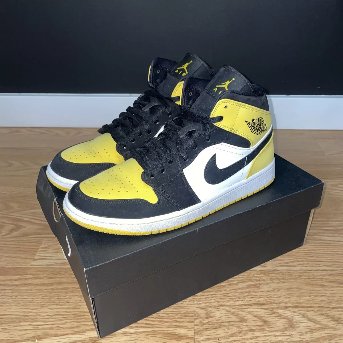 Air Jordan 1 Mid SE Yellow Toe Style # 852542-071 Size 10