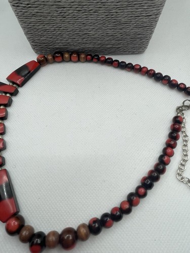 Rot & schwarz Acryl Latz Tropfen Perlen Statement Halskette Tribal Festival Sommer - Bild 6 von 9