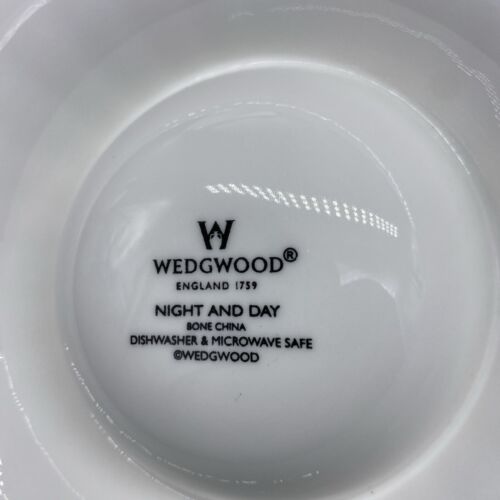 Wedgwood Night and Day Chip Dip Crudite Schale weiß gerippt Servierschale 30 cm Durchmesser - Bild 5 von 9