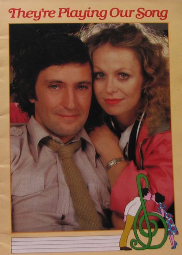 THEY'RE PLAYING OUR SONG Weaver / Waters 1981 Show Program  #2 SirH70 - Imagen 1 de 2