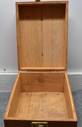Vtg. Griffin Shinemaster Shoe Shine Box - Built Well - Hinges & Latch Work Well - Picture 6 of 6