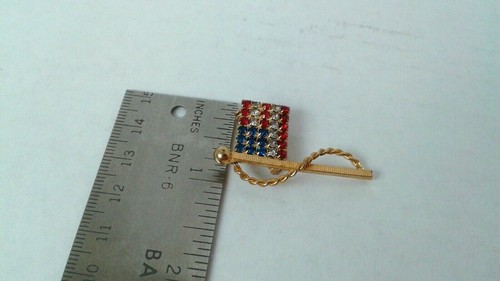 AMERIKANISCHE FLAGGE STRASS ANSTECKNADEL BROSCHE ROT WEISS & BLAU GOLDFARBEN 1,75” X 1” - Bild 5 von 8