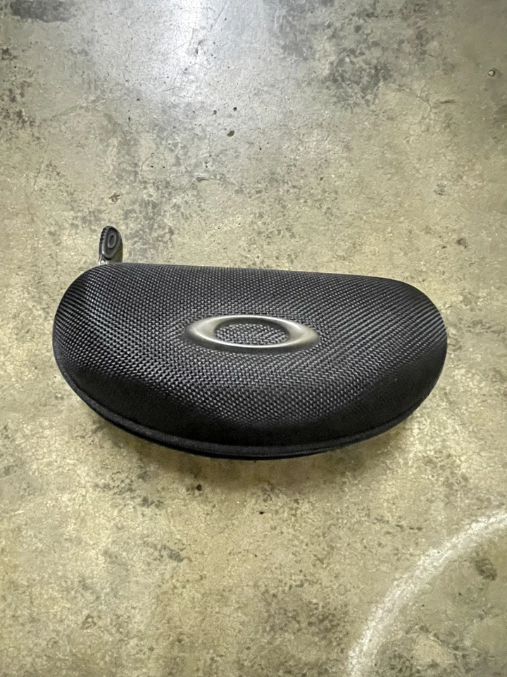 Estuche para gafas de sol Oakley. Poco uso. Incluye lente amarilla de repuesto Foto 4 de 4