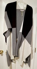NWOT Allison Daly Women's One Sz Plus Black/White Poncho, Cape, Shaw Retail $80