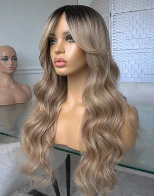 Peluca de 28" de largo con | Cabello sintético resistente al calor | Rubio cálido - Imagen 1 de 3