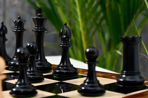 The CB Red Rum Staunton Series Chess Pieces in Ebony / Box Wood - 4.4" King - Picture 4 of 11