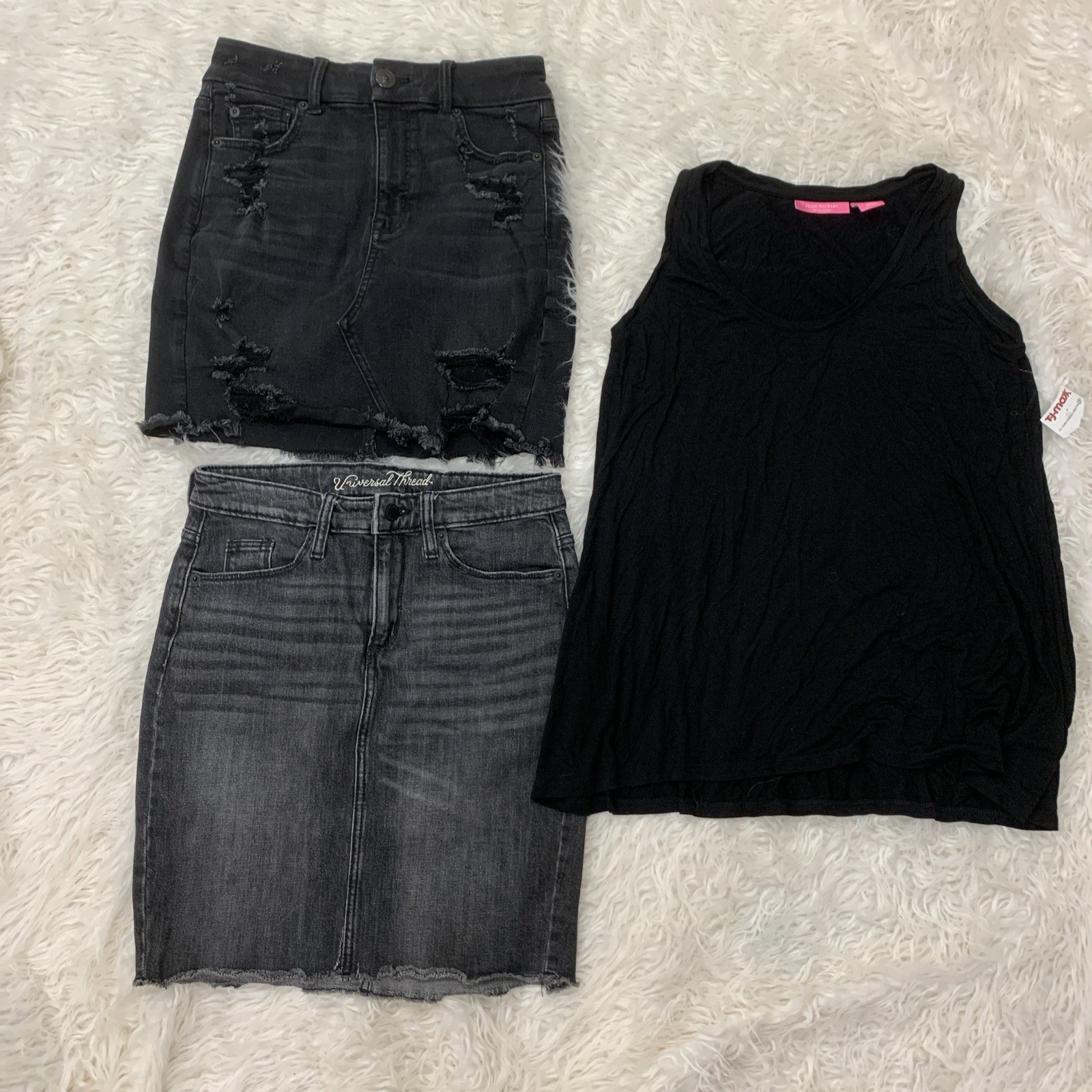 American Eagle & Universal thread black mini skir… - image 1