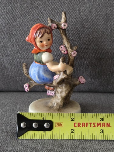 Vintage Hummel "Apple Tree Girl" Figurine 4" Goebel Germany Marked 141 3/0 TMK3 - Picture 7 of 9