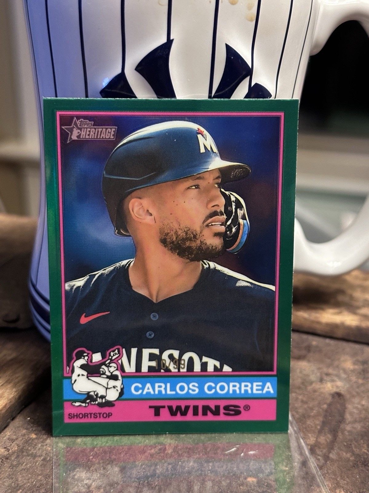 2025 Topps Heritage Carlos Correa Green Chrome Refractor /99 Twins