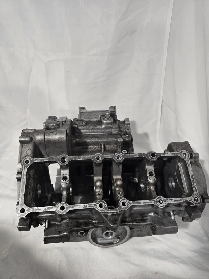 1989-1993 YAMAHA FZR600 FZR 600 ENGINE MOTOR CASE HALVES, WITH CASE BOLTS - Image 4 of 4