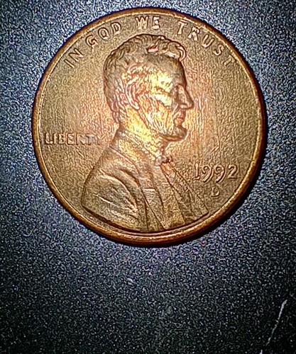 Close AM Lincoln Penny 1992 D - Picture 1 of 2