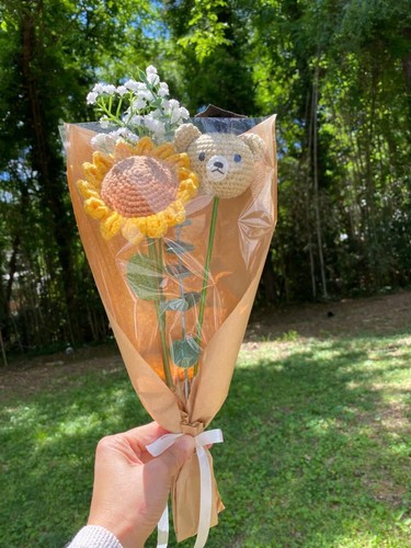 Abiturstrauß gehäkelt, Junge/Mädchen/Bär Abschlussgeschenk, Handarbeit Blumengeschenk - Bild 10 von 12