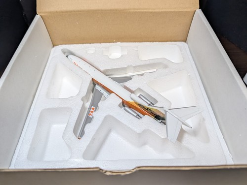 1/200 TAA TRANS CENTRAL AUSTRALIAN BOEING 727-200 1970'S COLORS VH-TBK JC WINGS - Picture 8 of 9
