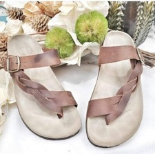 Title: MOUNTAIN SOLE LEATHER UPPER SANDAL SIZE 8