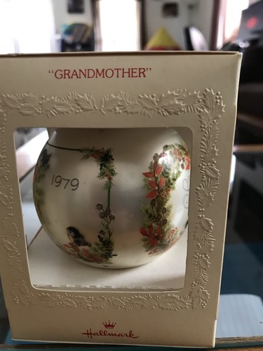 Hallmark Grandmother Ornament 1979! - Picture 4 of 5