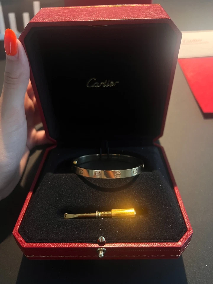 Подлинный Cartier любовь браслет - 18K желтое золото размер 17