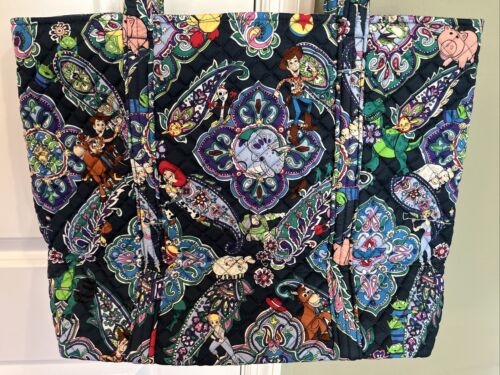 Vera Bradley ANDY'S ROOM große Vera Tragetasche - Disney Pixar Toy Story - GENAU - Bild 4 von 5