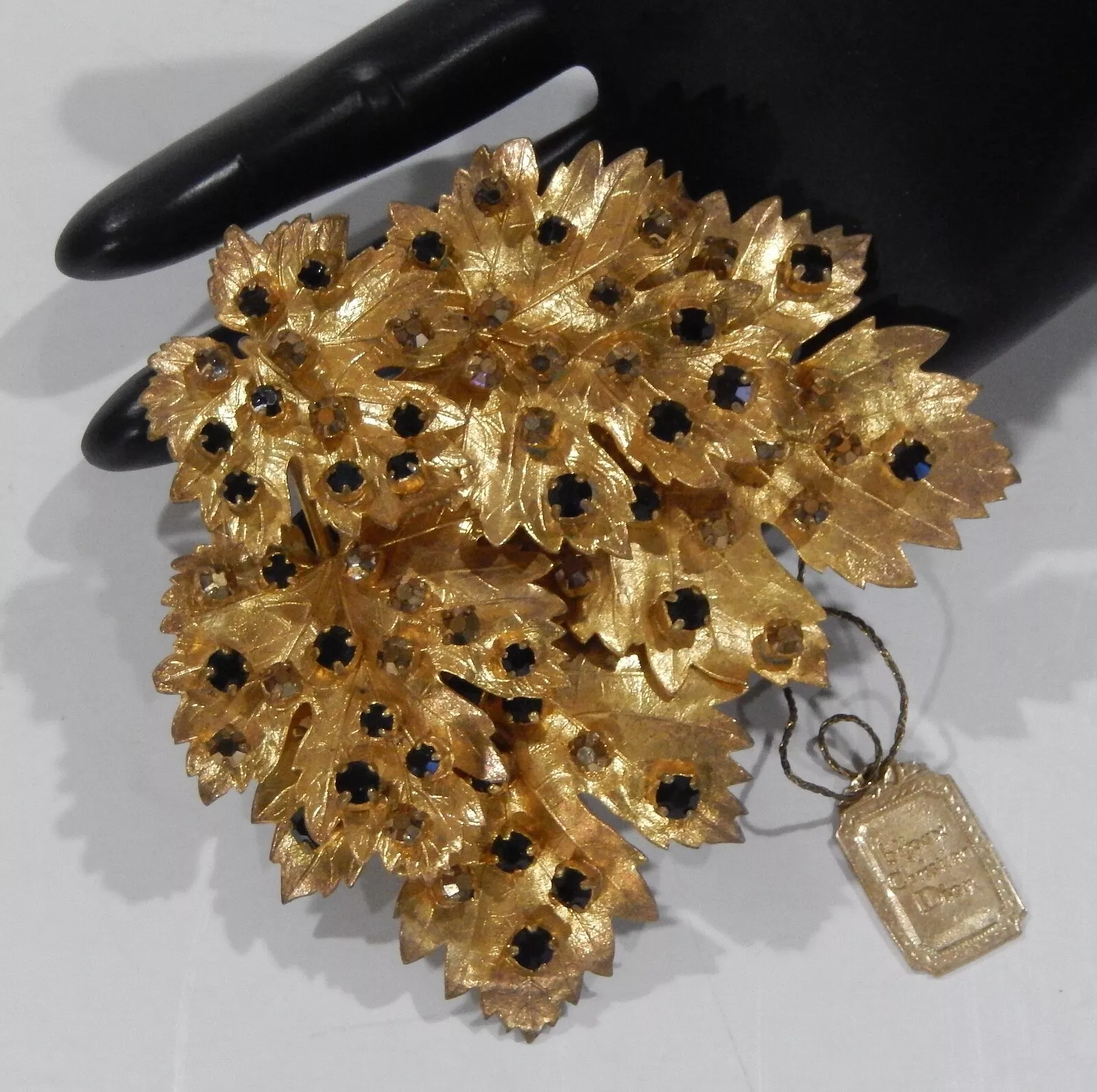 BROCHE 5 FEUILLES empilées métal doré et strass Christian Dior Germany 1962 neuve avec étiquette