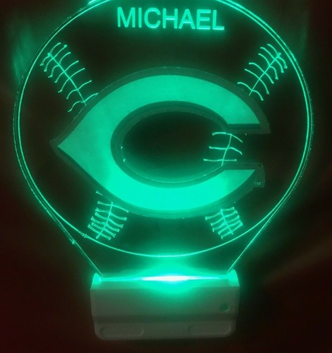 Enchufe LED personalizado luz nocturna Cincinnati Reds MLB, sensor de atardecer a amanecer - Imagen 2 de 12