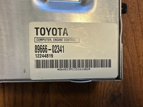 2004 TOYOTA MATRIX 1.8L OEM Engine Computer Module 02341 Ignition Switch w/Key - Foto 2 di 16