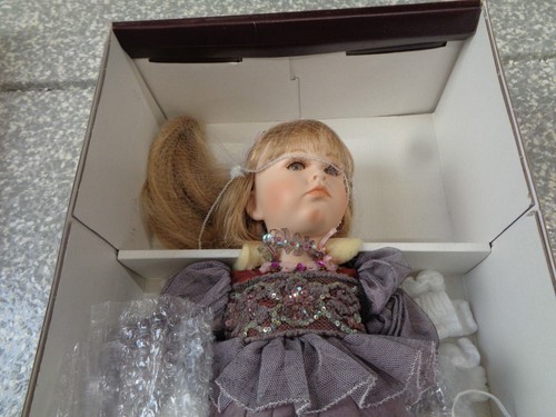 The Mundia Collection Julietta Doll w/ Certificate and Catalog - Picture 7 of 9
