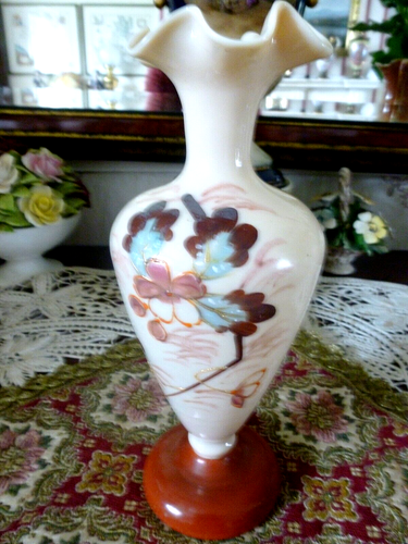 Antique Victorian Bristol Opaque Glass Ivory Hand Enamelled Floral Vase C.1890 - Afbeelding 1 van 5