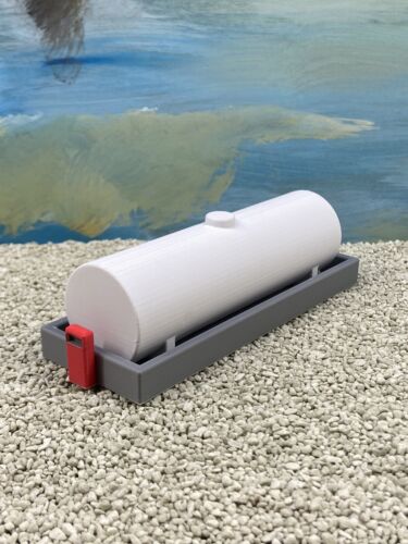 1:64 Scale Diesel Tank With Pump And Concrete Barrier Farm Toys + Construction - Picture 2 of 7