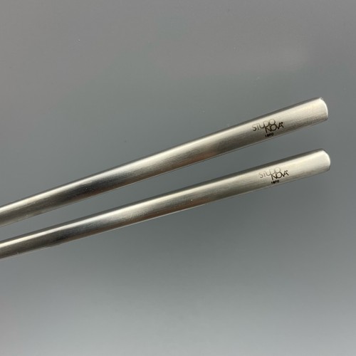 Palillos de acero inoxidable Studio Nova Premium 18/10 (cuatro pares) - Imagen 3 de 5